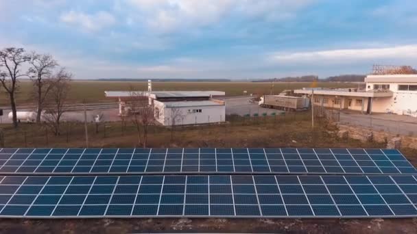 Solar Gård Naturen Blå Solcellspaneler Fältet Alternativ Energikälla Innovativa Soliga — Stockvideo