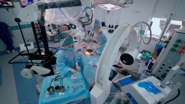 Spezialisten Führen Eine Operation Krankenhaus Durch Chirurgen Verwenden Moderne Medizinische — Stockvideo