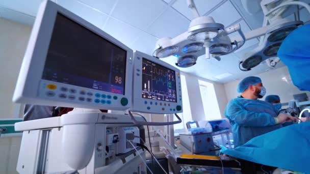 Sala Operações Moderna Dentro Casa Dois Monitores Mostrar Batimento Cardíaco — Vídeo de Stock