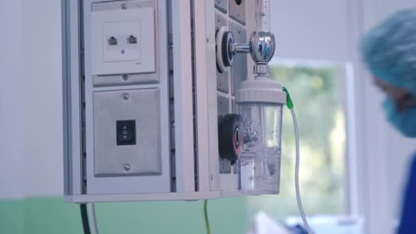 Moderne Ausstattung Operationssaal Medizinische Maschine Das Leben Des Patienten Retten — Stockvideo