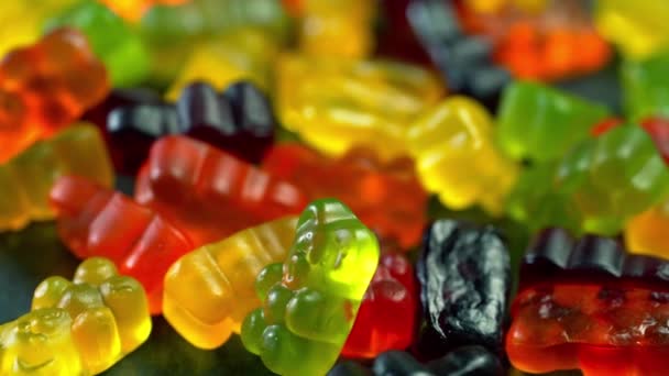 Flerfärgat Fruktgodis Färgglada Gummy Björnar Roterande Plattan — Stockvideo