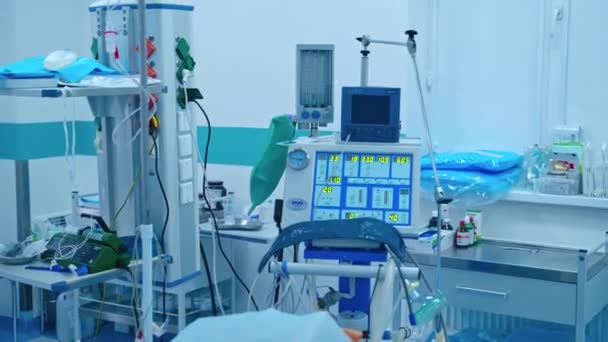 Modern Ameliyathanede Anestezi Makinesi Var Tıbbi Vantilatör Tıbbi Konsept — Stok video