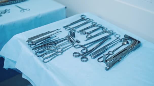 Särskilda Medicinska Instrument För Plastikkirurgi Moderna Sterila Verktyg Snyggt Placerade — Stockvideo