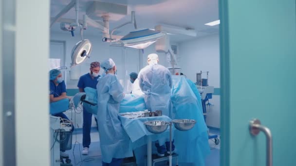 Медицинская Процедура Операционной Больницы Командная Работа Хирургов Выполняющих Пластическую Операцию — стоковое видео