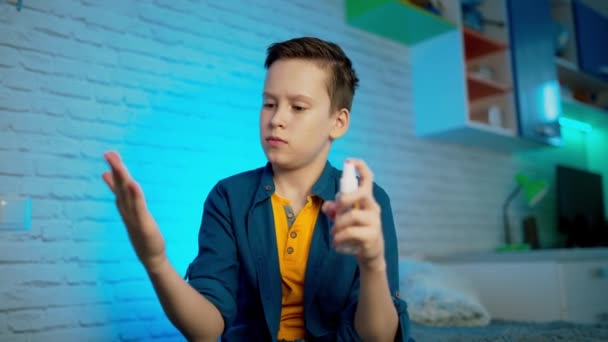 Засіб Дезінфекції Рук Хлопчик Використовує Крем Дезінфікування Рук Заходи Щодо — стокове відео