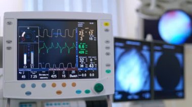 Mekanik havalandırma donanımı. Yapay akciğer havalandırma cihazı. COVID-19 ve coronavirüs tanımlaması.
