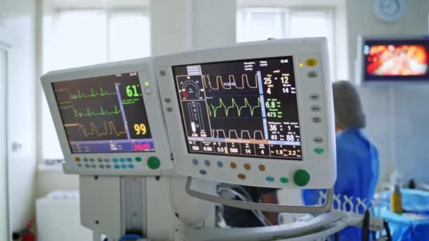 Attrezzature Mediche Sala Operatoria Moderni Monitor Mostrano Battito Cardiaco Polso — Video Stock