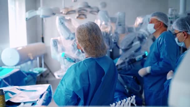 Médicos Usam Robô Sala Cirurgia Hospital Equipamento Tecnologia Robótica Moderna — Vídeo de Stock