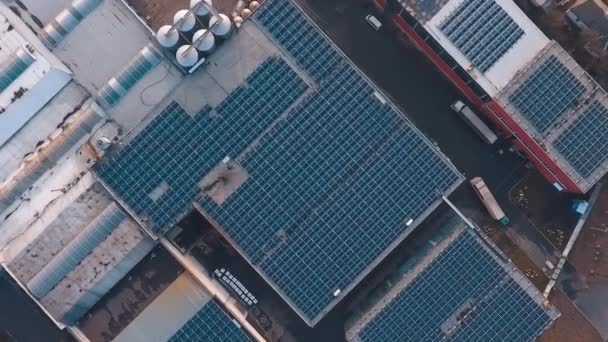 Moderne Solaranlage Auf Den Dächern Von Industriegebäuden Photovoltaik Zellen Zur — Stockvideo