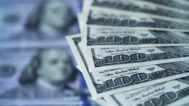 回転する100ドル札のエッジ アメリカのお金の背景 ドル紙幣のローテーション クローズアップ — ストック動画