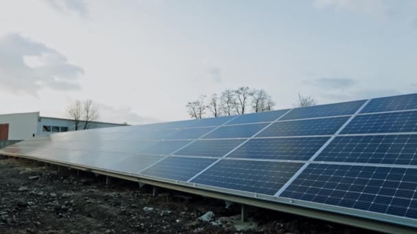 Fotovoltaický Solární Panel Slunečního Světla Velká Modrá Slunečná Baterie Hřišti — Stock video