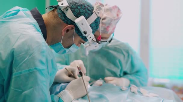 Team Chirurg Aan Het Werk Operatiekamer Operatie Otoplastiek Aurikel Correctie — Stockvideo