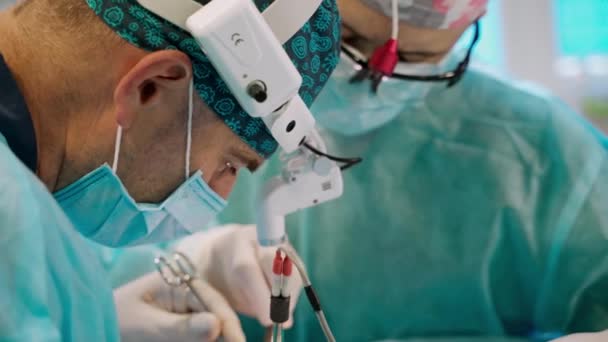 Chirurgia Dell Ovoplastica Correzione Delle Orecchie Sporgenti Chirurgo Squadra Lavoro — Video Stock