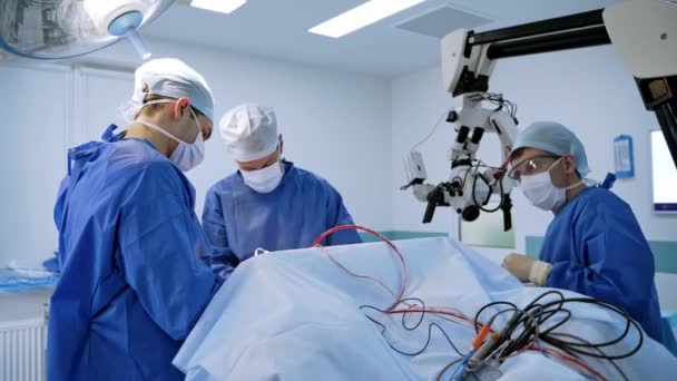 Chirurgie Equipe Médicale Opérant Dans Bloc Opératoire Hôpital Travailler Avec — Video