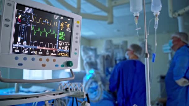 Lékařský Monitor Nemocnici Moderní Vybavení Operačním Sále Pozadí Lékařů Modré — Stock video