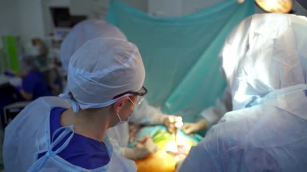 Sala Operações Hospital Trabalho Equipe Cirurgiões Sexo Masculino Durante Operação — Vídeo de Stock