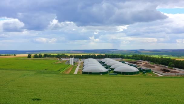 Biogáz Üzem Biogáz Erőmű Zöld Mezők Között Mezőgazdasági Üvegházhatást Okozó — Stock videók