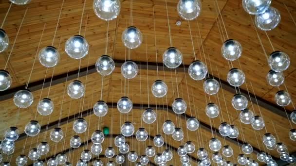 Interior Luxuoso Lâmpadas Vidro Luzes Pendentes Futuristas Forma Redonda Muitas — Vídeo de Stock