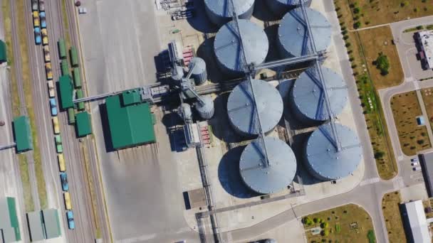 Obilný Výtah Pohled Shora Ocelové Kontejnery Pro Zemědělské Produkty Poli — Stock video