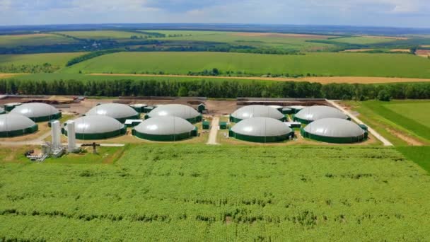 从空中俯瞰现代生物加油站或工厂 生化气厂 可持续生产 生态生产 — 图库视频影像