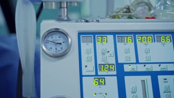 Aparatura Medyczna Sali Operacyjnej Technologia Komputerowa Ratująca Życie Numery Ekranie — Wideo stockowe