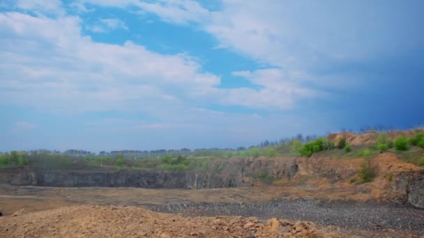 Kum Taş Yığınlarıyla Dolu Bir Inşaat Alanı Nşaat Için Çorak — Stok video