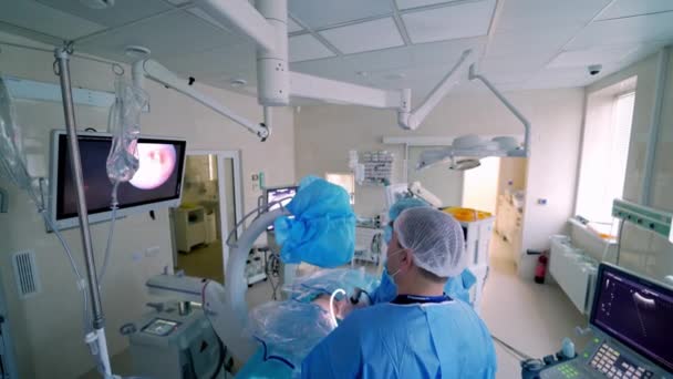 Cirurgia Por Especialistas Equipamento Médico Moderno Sala Operações Médicos Profissionais — Vídeo de Stock