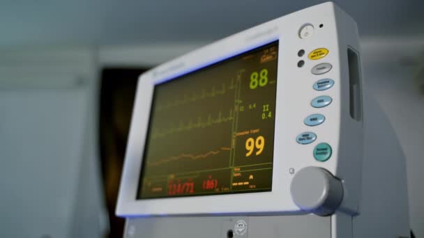 Ekg Ekran Diyagramları Elektrokardiyograf Makinesi Ameliyat Odasında Hastanın Kalp Atışlarının — Stok video