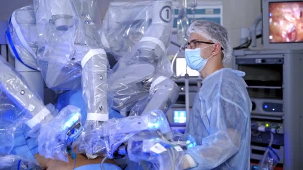 Procedimento Cirúrgico Máquina Robótica Robô Médico Realiza Uma Operação Clínica — Vídeo de Stock