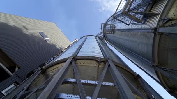 Metal Storage Tanks Large Grain Elevators Blue Sky Modern Warehouse — Stock Video