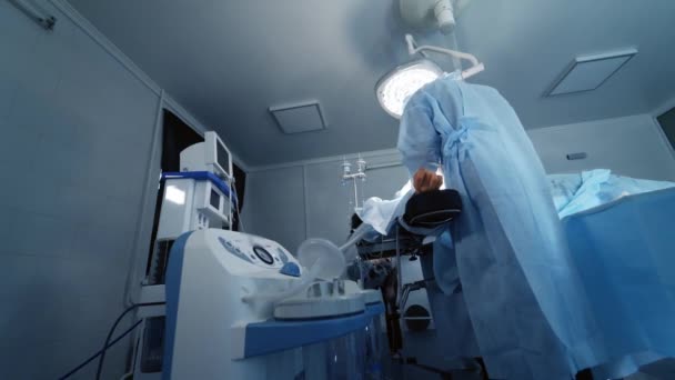 Equipamento Moderno Durante Cirurgia Médico Assistente Sala Operações Salvando Vida — Vídeo de Stock