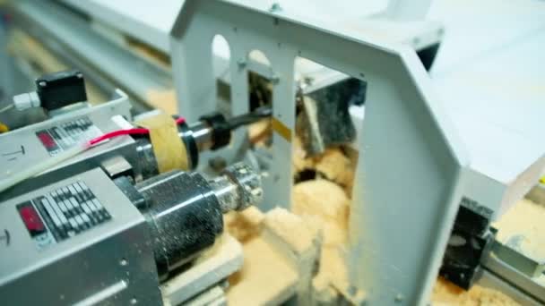 Türenfertigung Moderne Werkzeugmaschine Für Die Möbelproduktion Industrielle Einrichtung Innenräumen Robotertechnik — Stockvideo
