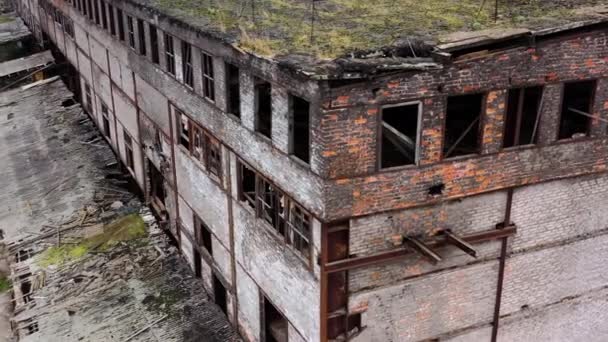 Zniszczyła Architekturę Akcjach Wojskowych Opuszczony Budynek Wybitymi Oknami Wieloma Dziurami — Wideo stockowe