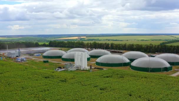 Schadelijke Biogas Natuur Moderne Boerderij Voor Biogasproductie Groen Veld Innovatieve — Stockvideo