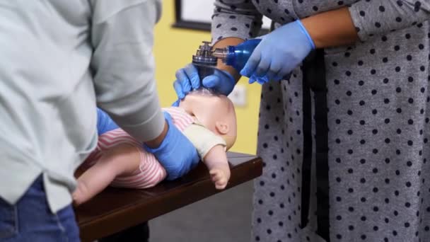 Medical Mannequin Doll Emergency Aid Training Giving First Aid Toddler — Stock Video