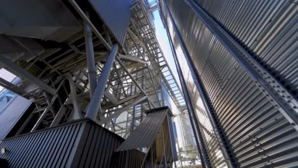 Equipamentos Industriais Livre Terminais Metal Grandes Elevadores Grãos Prata Uma — Vídeo de Stock