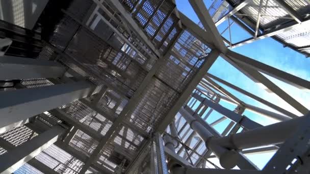 Стальной Каркас Заводе Современное Строительство Складов Металлические Конструкции Лестницы Поднимаются — стоковое видео