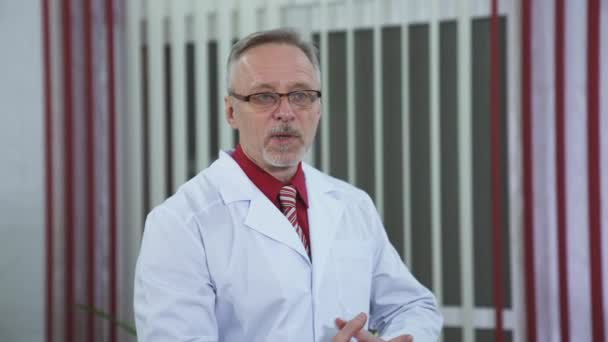 Cheerful Doctor Medical Center Senior Male Doctor Glasses Medical Coat — Stock Video