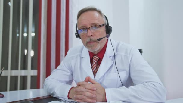 Serious Doctor Giving Audio Consultation Call Professional Senior Therapist Sitting — Stock Video