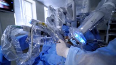 Modern cerrahi sistem. Tıbbi robot. Minimum invazif robotik cerrahi