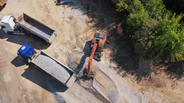 Nşaat Alanı Banliyö Bölgesinde Yeni Yol Inşaatının Havadan Görüntüsü — Stok video