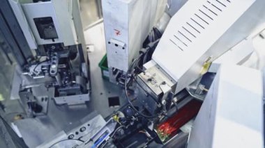 Endüstriyel elektronik üretimi. Elektrik kabloları üretimi için bir fabrika.