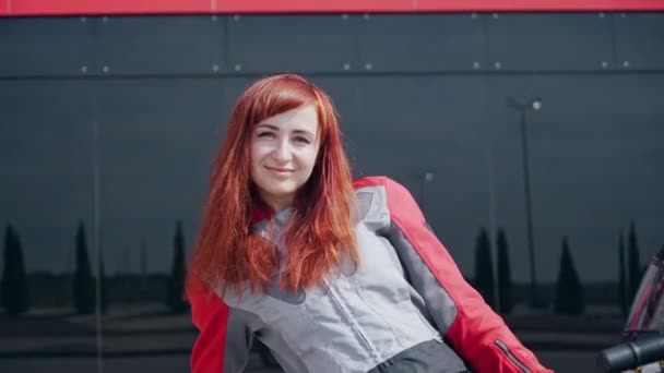Schöne Mädchen Auf Dem Motorrad Biker Lederjacke Auf Motorrad — Stockvideo