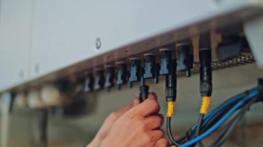 Güneş enerjisi bağlantı kutusu. Güneş fotovoltaik panel elektrik kutusu koleksiyoncusu açık havada