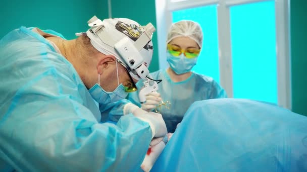 Kirurg Medicinska Ingrepp Kirurg Som Utför Kosmetisk Kirurgi Sjukhusoperationssalen — Stockvideo
