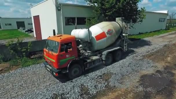 Betonnen Mixer Truck Uit Lucht Zware Industriële Machines Die Bouwplaats — Stockvideo