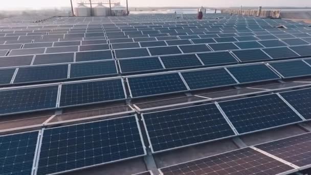 Panele Słoneczne System Fotowoltaiczny Zdjęcie Elektrowni Fotowoltaicznej Dachu — Wideo stockowe