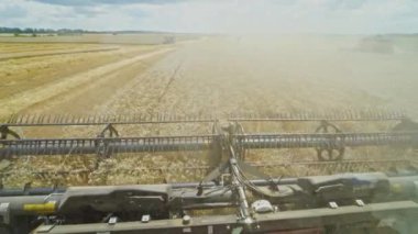 Tarım hasat makinesi. Yeni tarımsal hasat makinesinin çalışan parçaları.