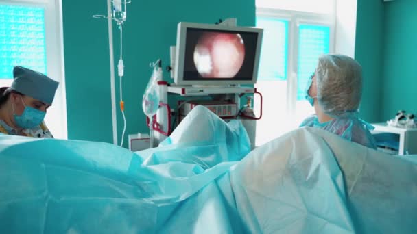 Гінеколог Вивчає Пацієнта Жінки Лікарі Професійний Гінеколог Який Вивчає Пацієнта — стокове відео