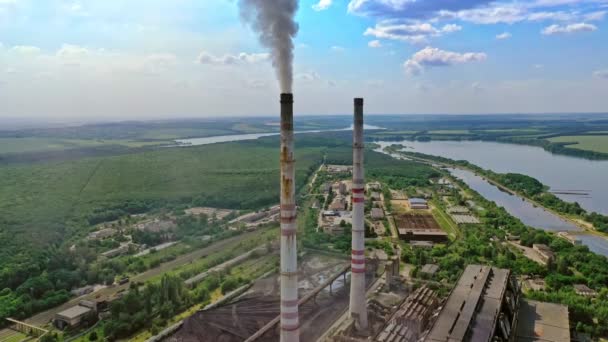 Fabryka Dymem Fabryka Zanieczyszcza Atmosferę Szkodliwymi Emisjami — Wideo stockowe